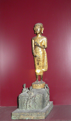 Statua raffigurante il monaco Phra Malai in visita agli spiriti insaziabili pretacondannati all'inferno