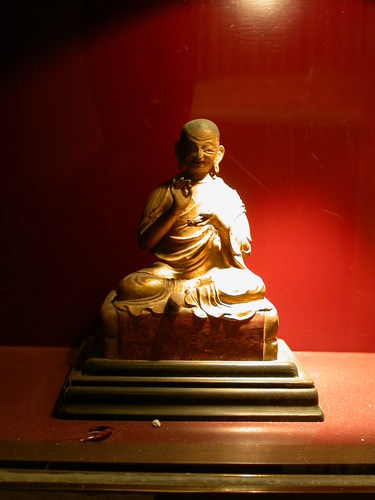 Statuetta raffigurante un luohan (arhat) discepolo del Buddha